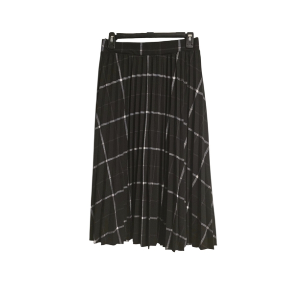 Ashley Blue Dresses & Skirts - Pleated Black and White Plaid Skirt. 1XL